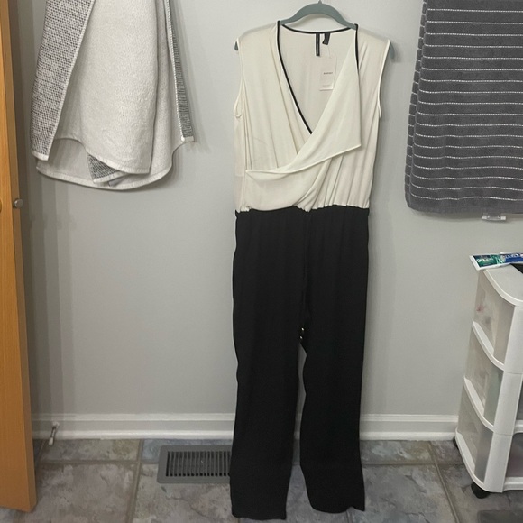 New black and white jumpsuit - Picture 1 of 6